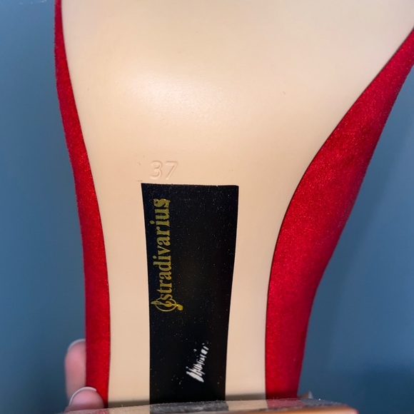 Stradivarius Red Velvet Booties - Picture 4 of 6